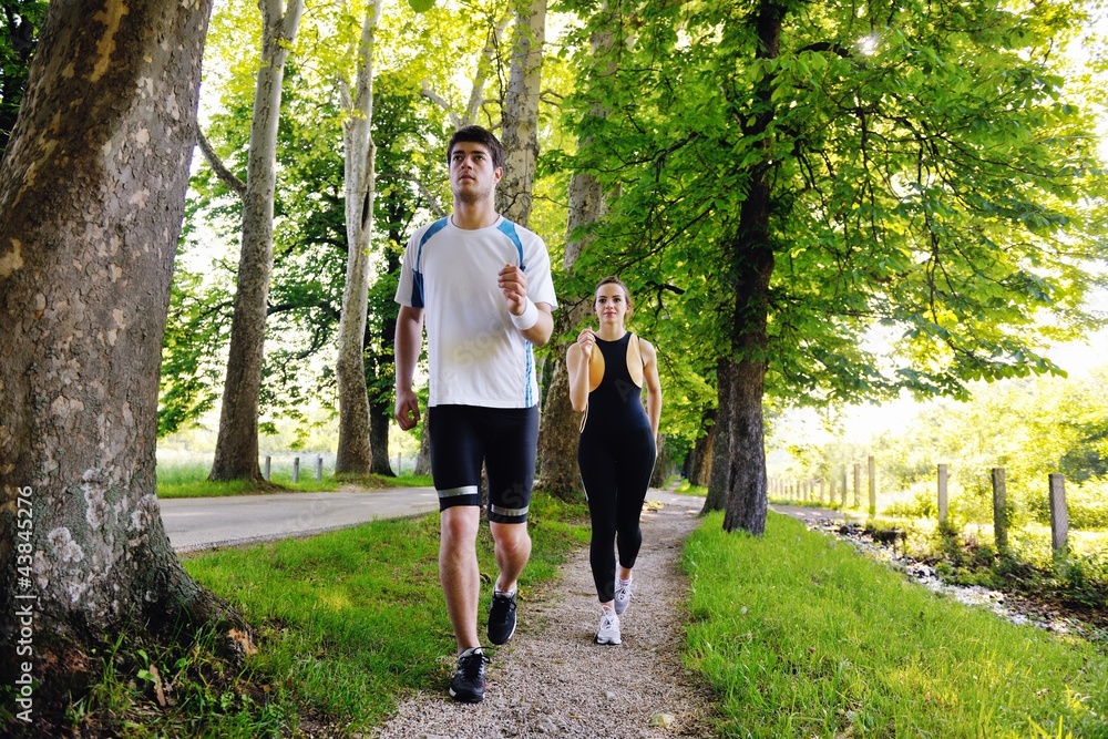 Obraz premium Young couple jogging