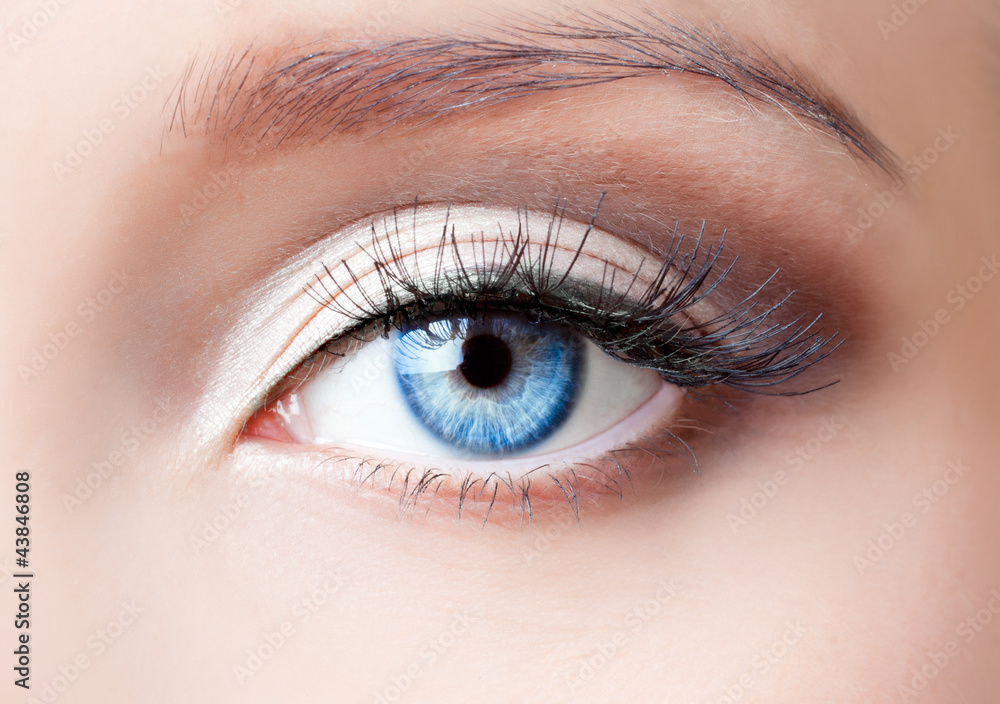 Naklejka premium Woman blue eye