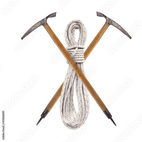Gekreuzte Eispickel mit Seil