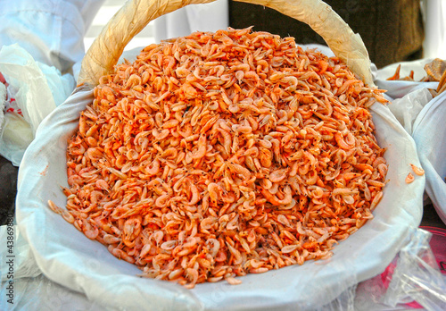 Cesta con camarones en Cádiz,Andalucia