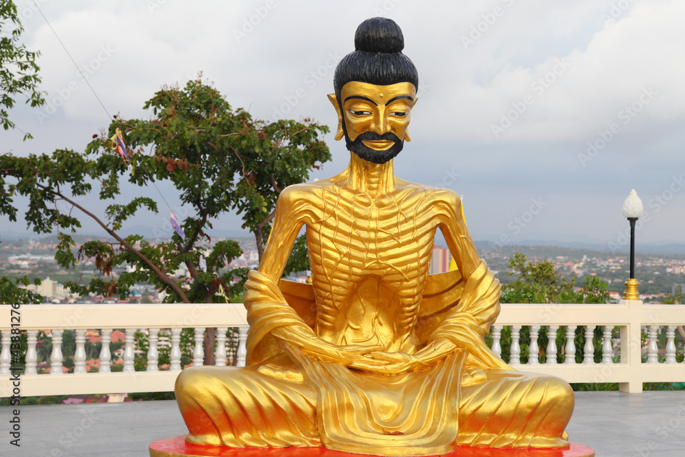 Obraz premium Sculpture of fasting Buddha in thailand