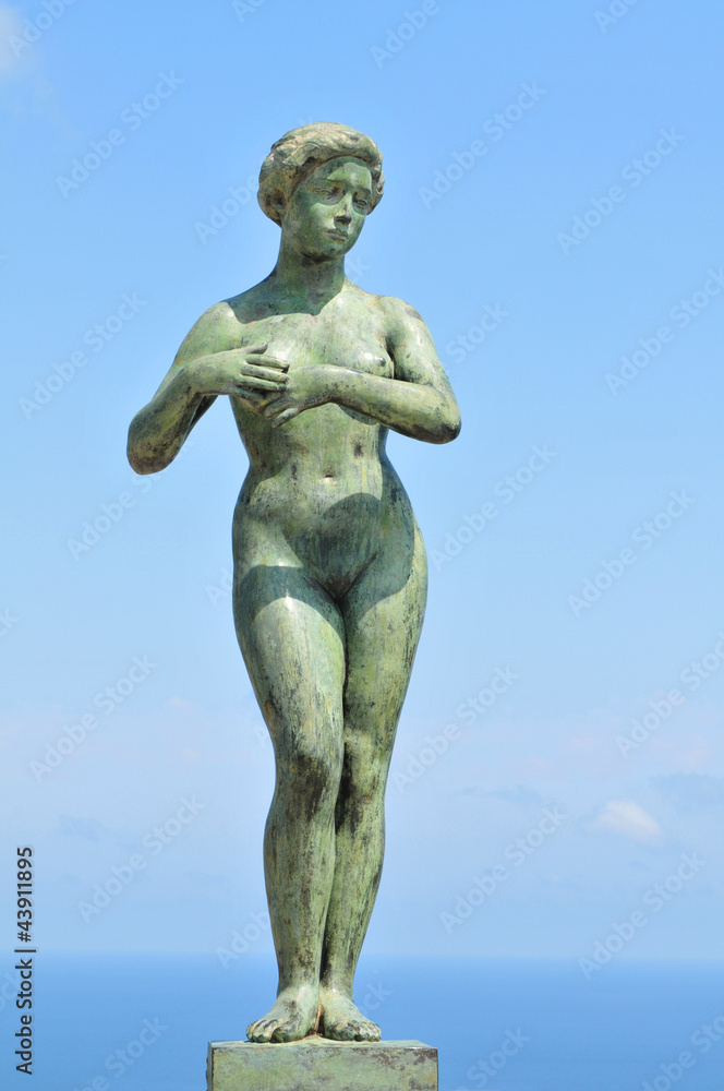 Nude statue Nude statue