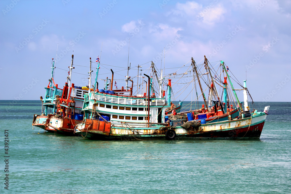Naklejka premium Fishing ship