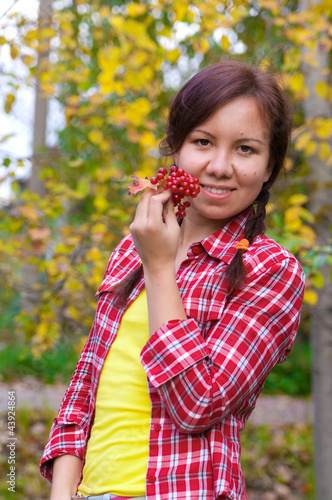 Girl with red berries © Borrelia