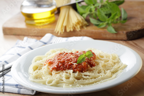 Spaghetti with salsa