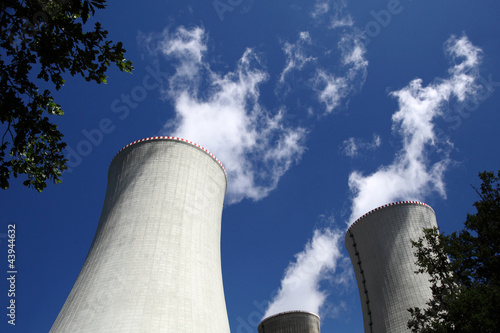 Nuclear power plant, cooling tower