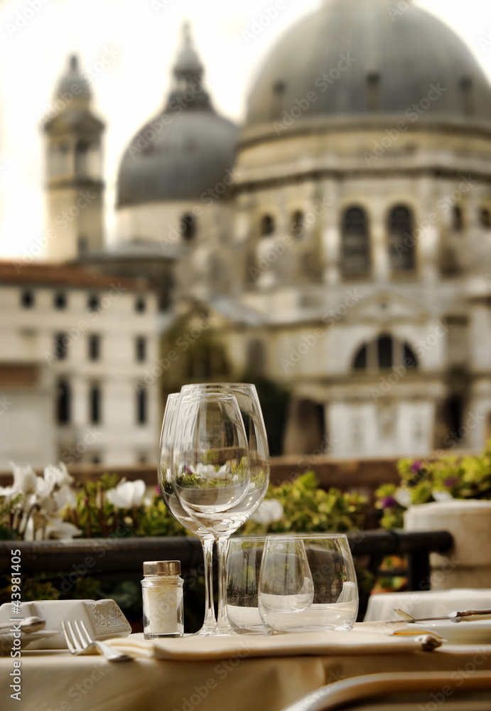 Fototapeta premium Venice romantic drink