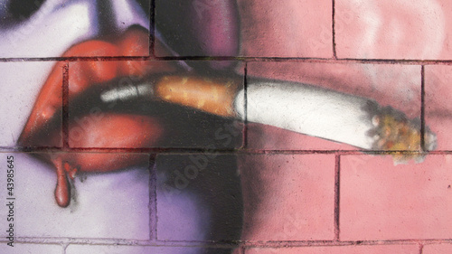 Fondo, graffiti de mujer fumando, arte urbano