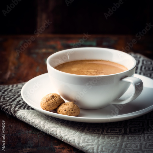 Bild auf Leinwand Cafe crema with biscotti