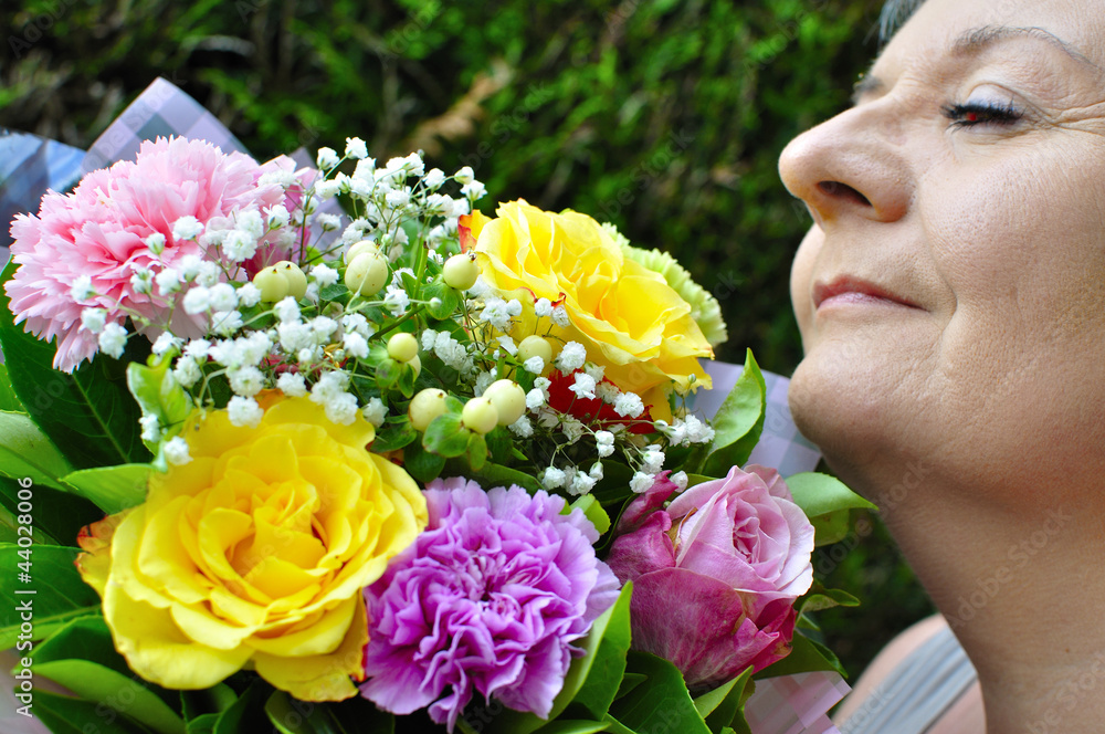 Fototapeta premium Recevoir des fleurs