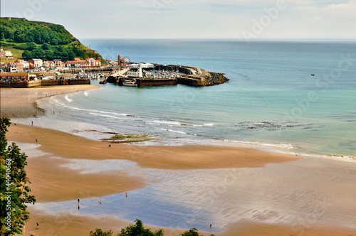 Billede på lærred Scarborough beach and harbour