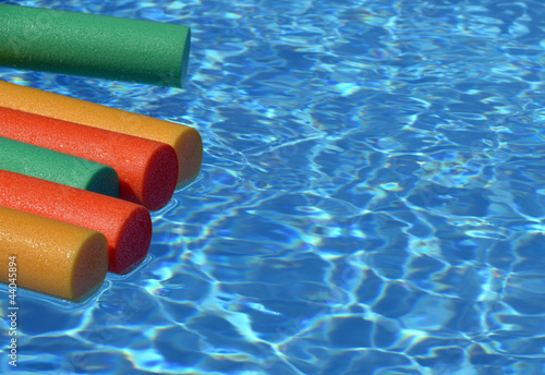 Frites multicolors sur l'eau