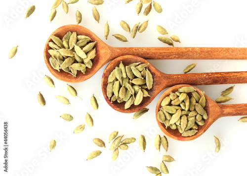 Wallpaper Mural green cardamom in wooden spoons on white background close-up Torontodigital.ca