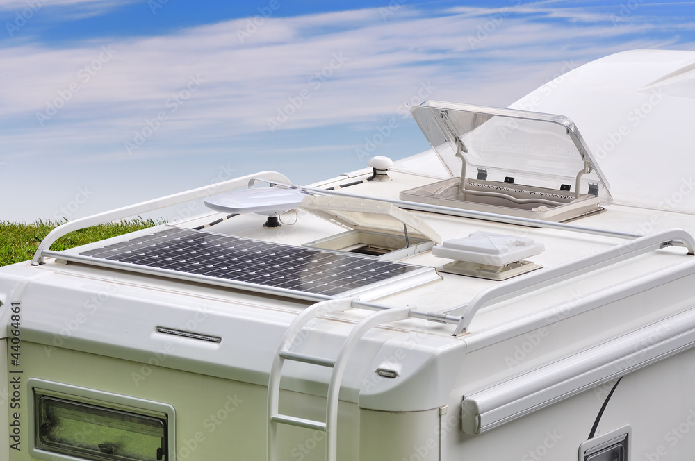 Camper, pannello solare, antenna TV ed oblò Stock Photo | Adobe Stock