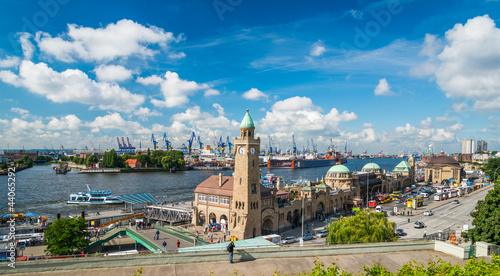 Cuadro en lienzo Hamburger Hafen im Sommer