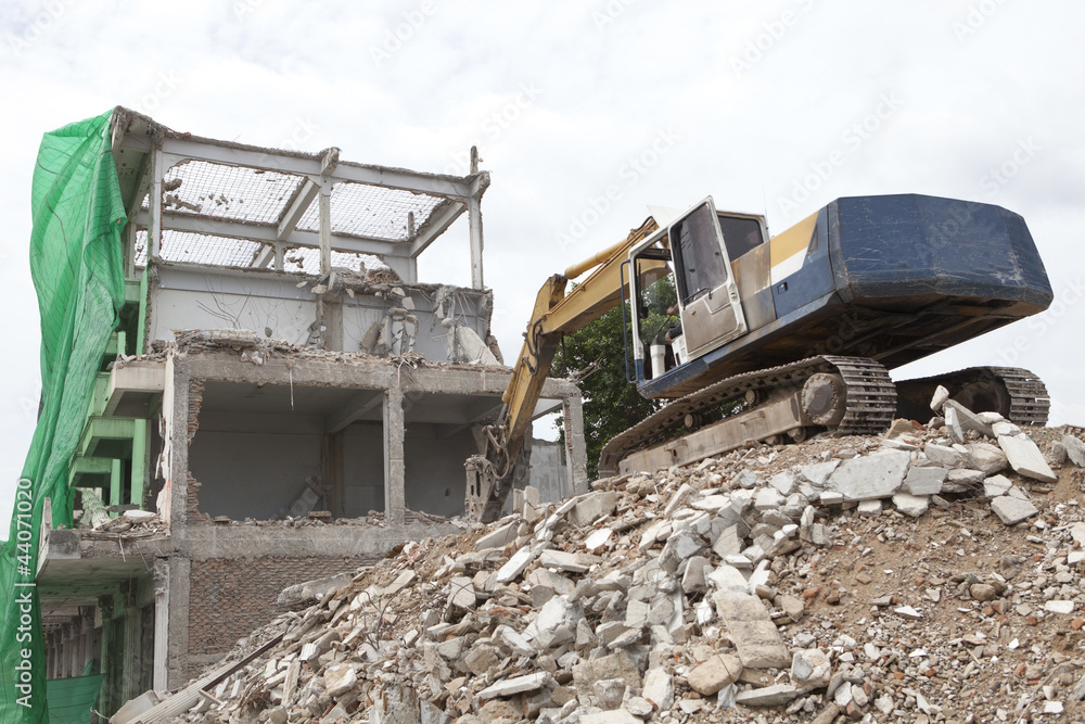 Obraz premium Excavators at a demolition site