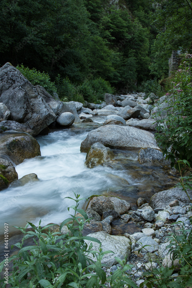 Bergbach in den Pyrenäen