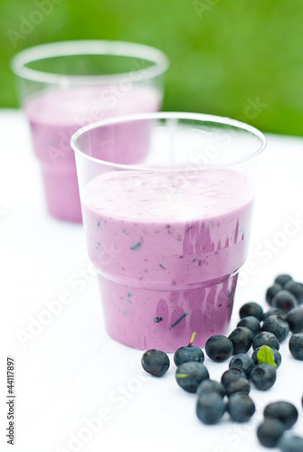 yogurt shake with blueberry