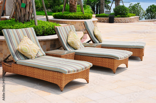 chaise longues