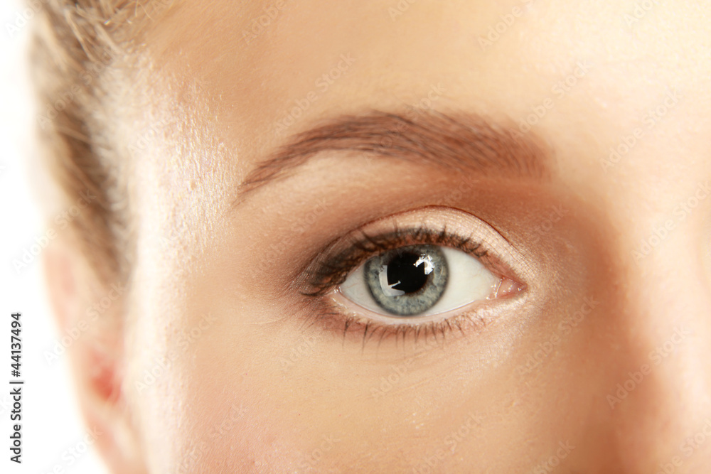 Fototapeta premium Połowa twarzy pięknej kobiety, zbliżenie