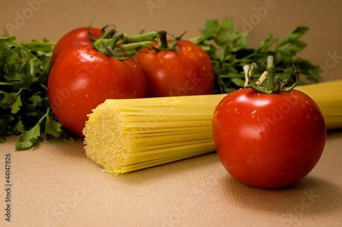 spaghetti and tomato