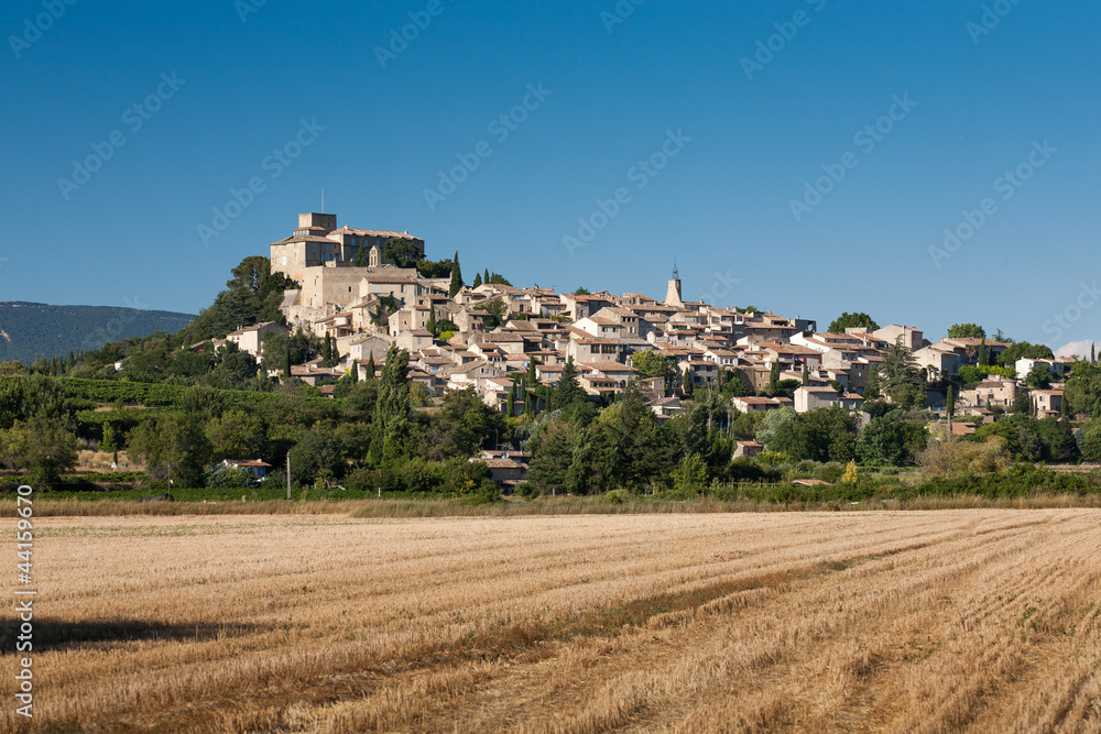 Village provencal d'Ansouis dans le Luberon Village provencal d'Ansouis dans le Luberon