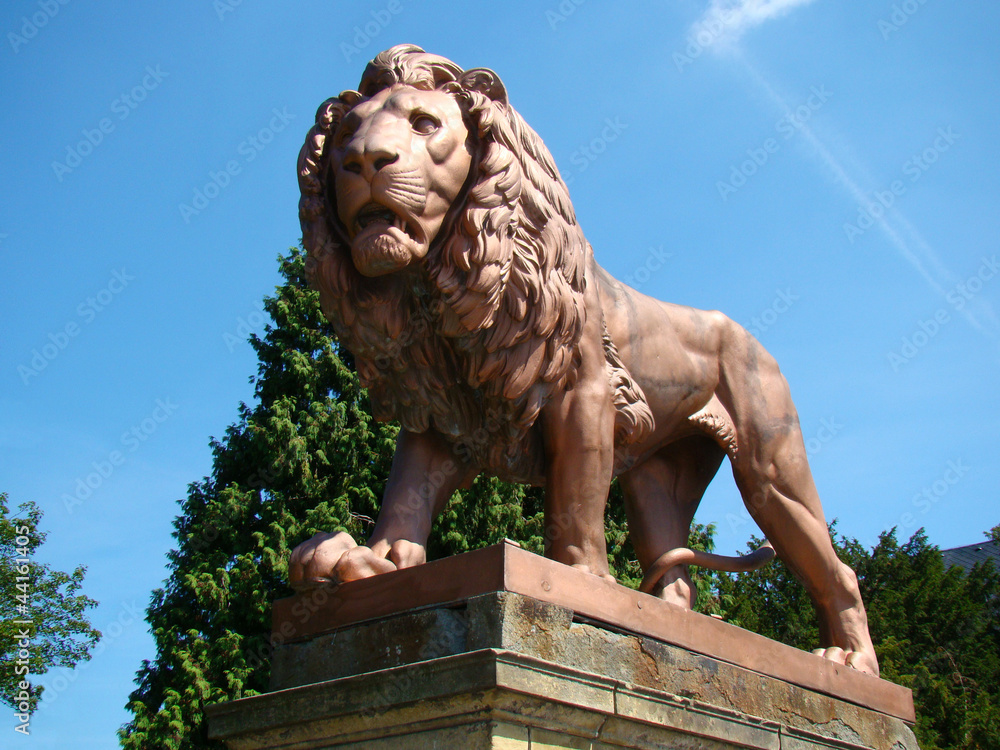 Statue of lion - guard the entrance