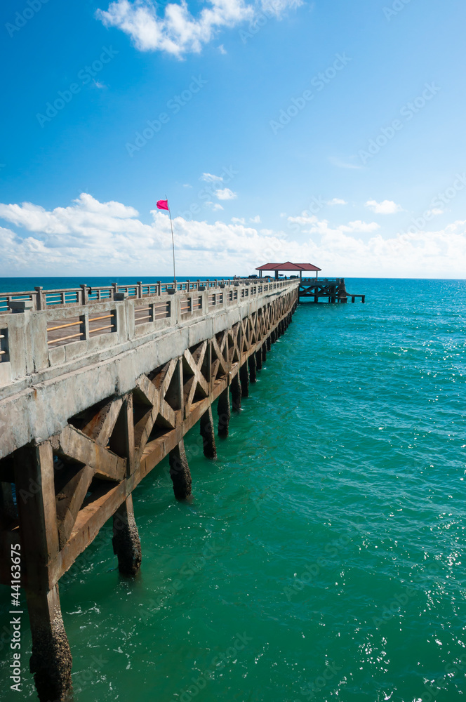 Fototapeta premium Bridge to the sea