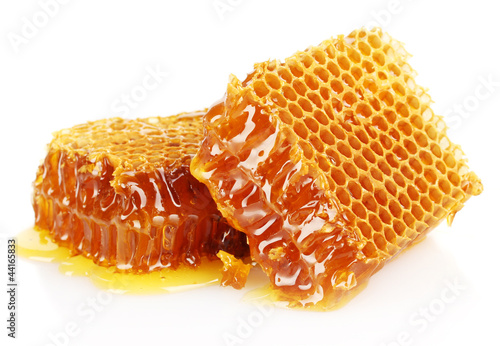 Photographie sweet honeycombs with honey, isolated on white