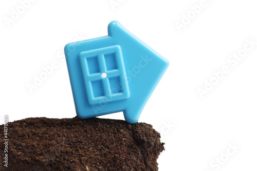 傾いた家のイメージ