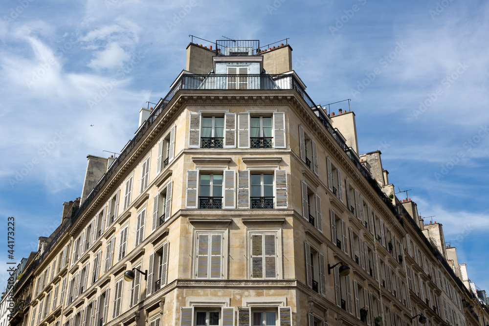 Fototapeta premium Paris, Frankreich, Wohnhaus, Hochhaus