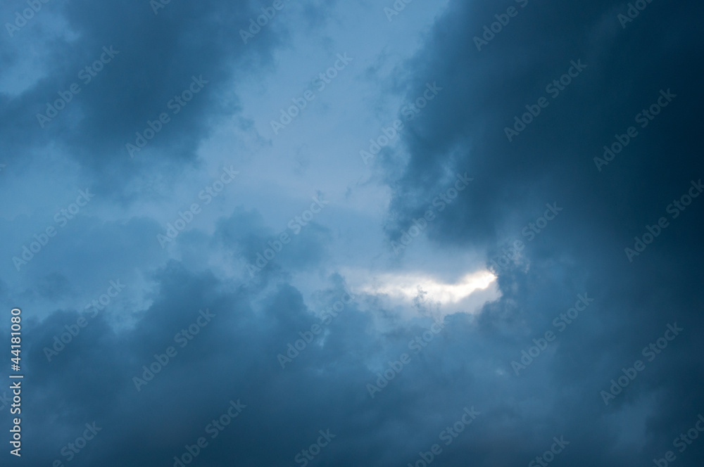 Obraz premium cloud in dark sky