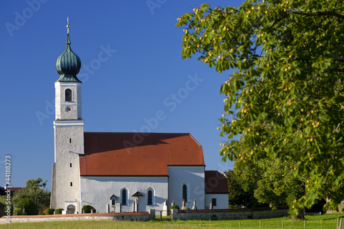 Kirche in Oberbayern mit Kastanienbaum photo