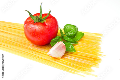 Raw spaghetti with tomatoes