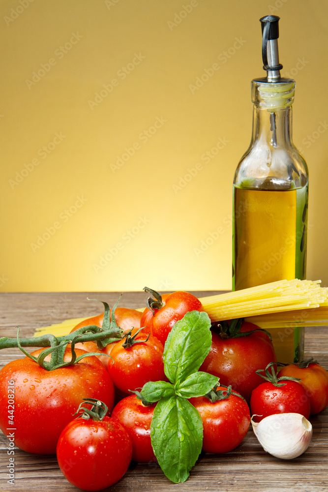 Raw spaghetti with tomatoes Raw spaghetti with tomatoes