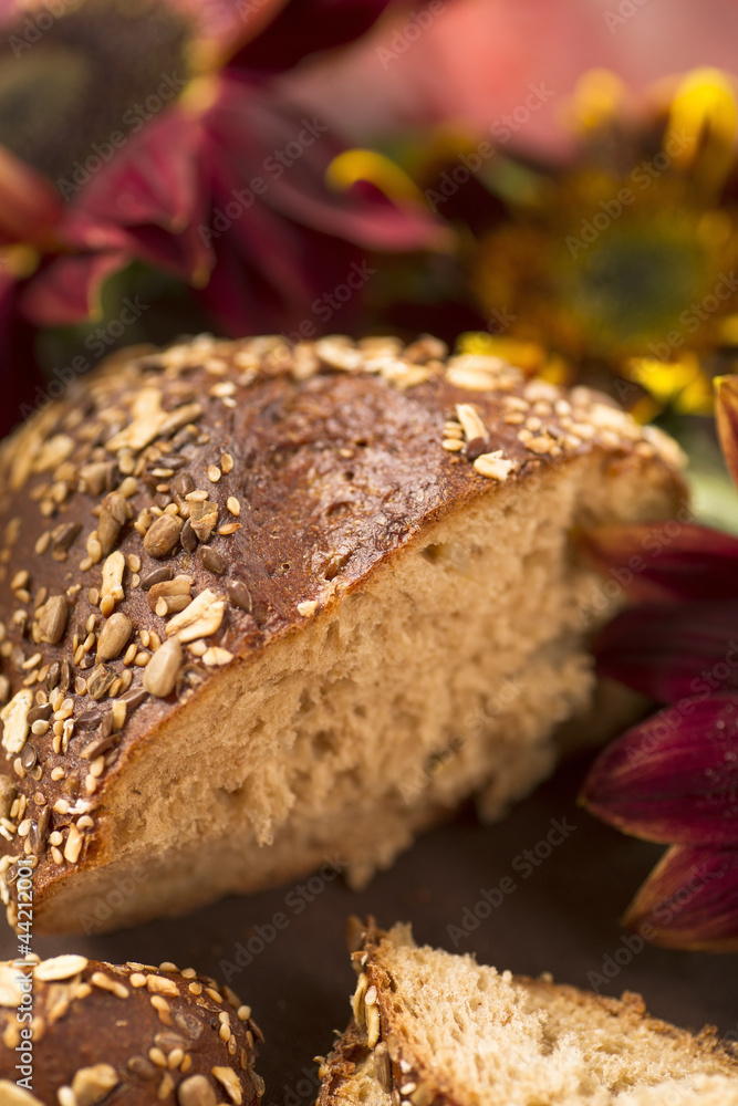 Fototapeta premium geteiltes Brot