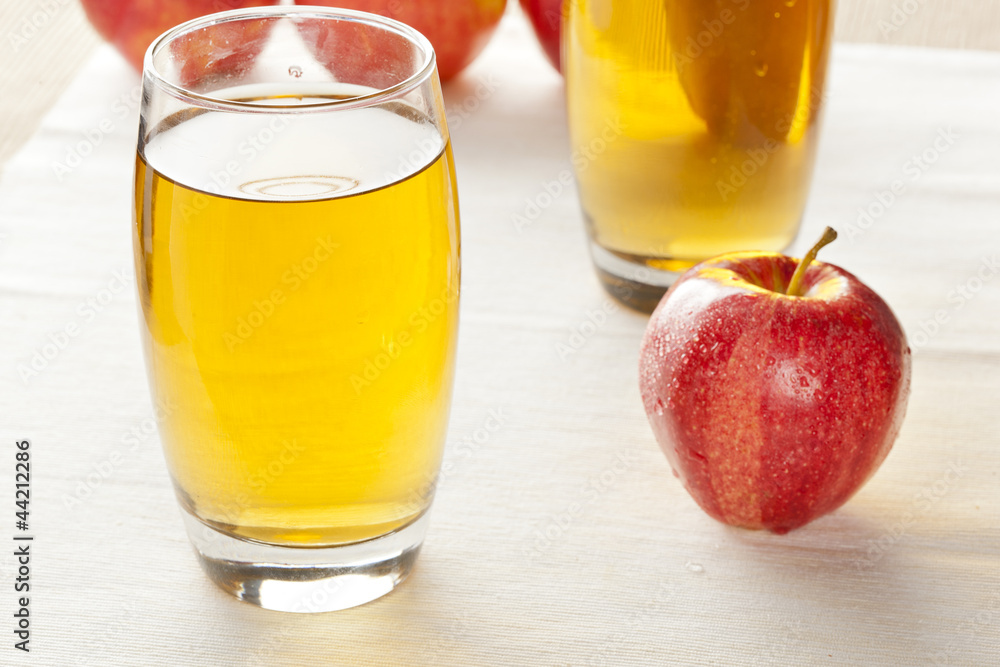 Refreshing Organic Apple Juice Refreshing Organic Apple Juice