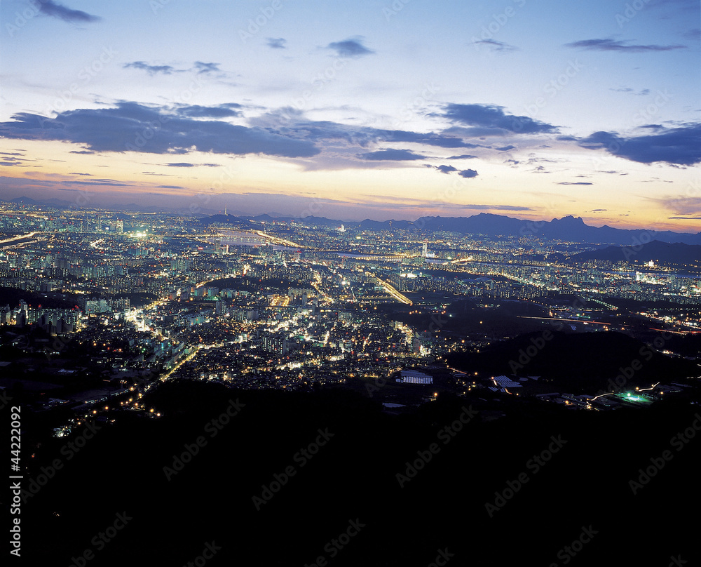whole view of Seoul under the sunset