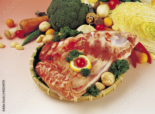 rib with vegetables in the basket