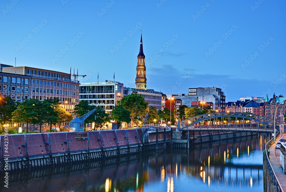 Fototapeta premium Hamburg am Abend