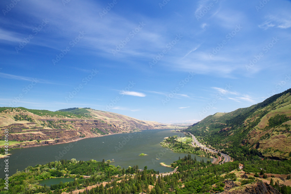Naklejka premium Columbia river sky