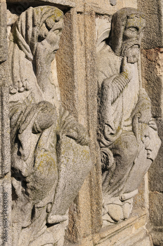Detalle esculturas Puerta Santa de Santiago de Compostela © avarand