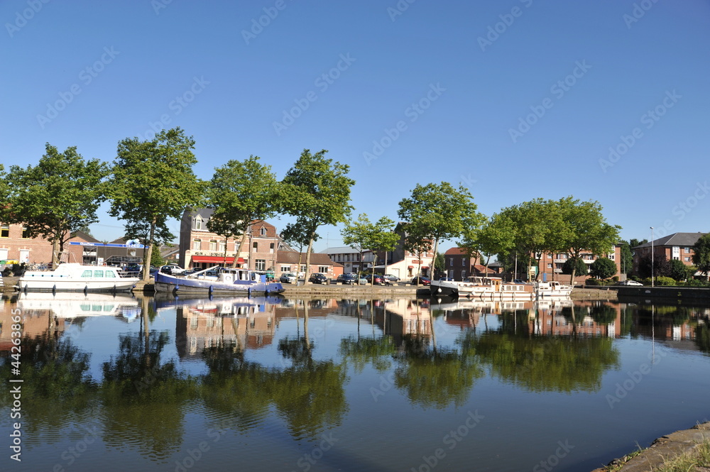 Cambrai, reflets dans le canal