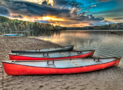 Obraz Trzy kajaki nad jeziorem