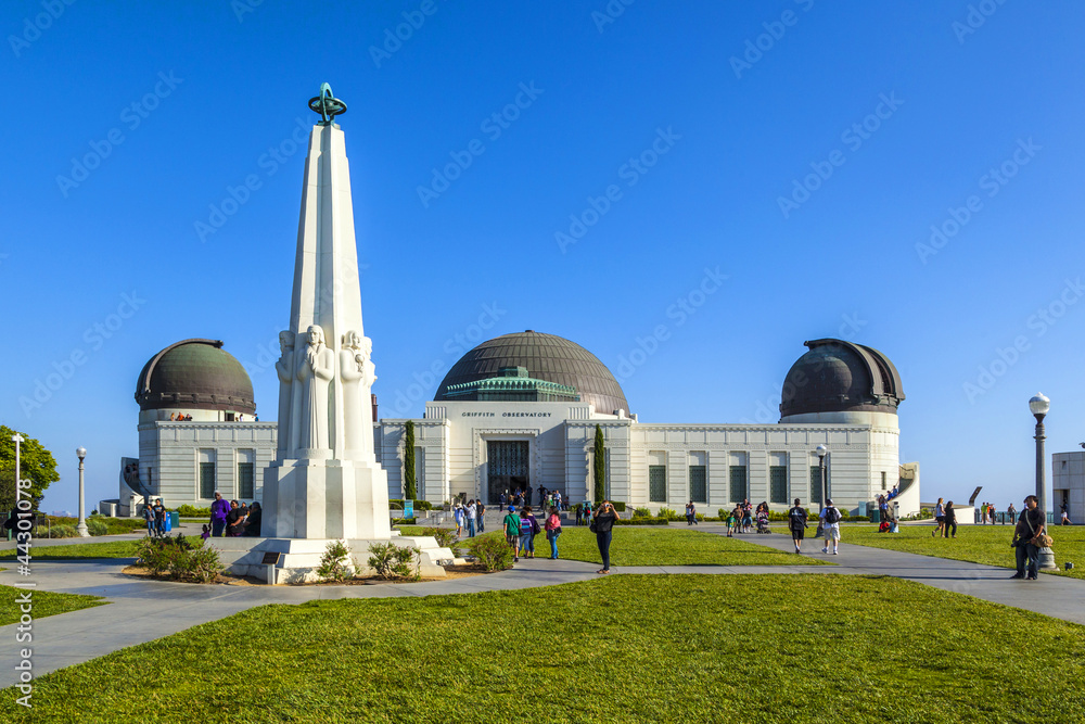 Naklejka premium famous Griffith observatory in Los Angeles