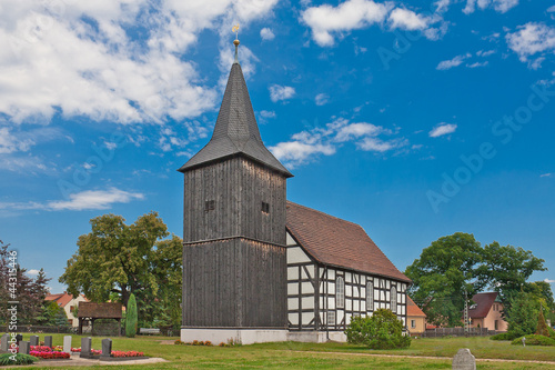 Obraz na płótnie Fachwerkkirche Bluno w salonie