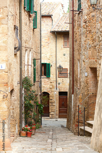 Fototapeta Naklejka Na Ścianę i Meble -  Street in the town of Pienza, Tuscany, Italy