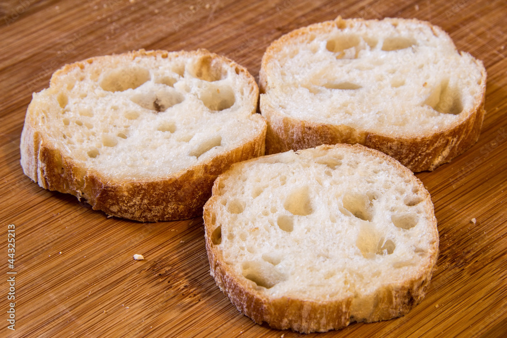 3 slices of baguette 3 slices of baguette