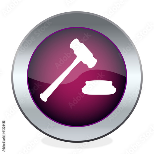 The button with the hammer judge