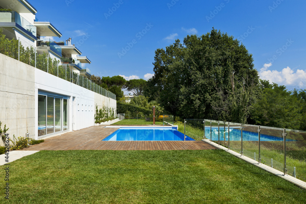 residence with swimming pool, view from the garden